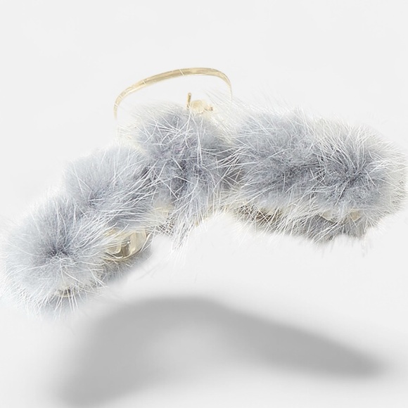 Accessories - Faux Fur Pom Pom Hair Claw Clip
